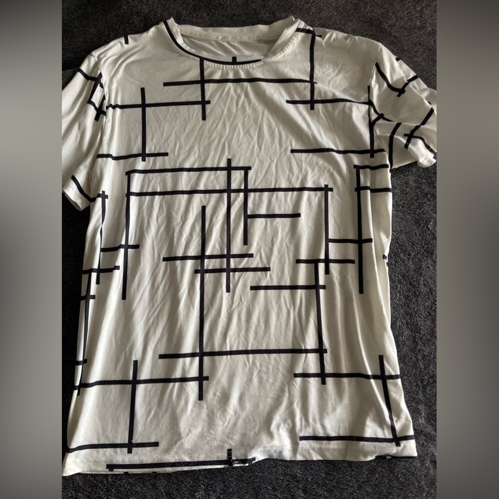 Black and white pattern t-shirt